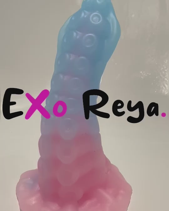 beginner friendly dildo with tentacle diBeginner friendly dildo with tentacle and glow in the dark features by Exo Reya
