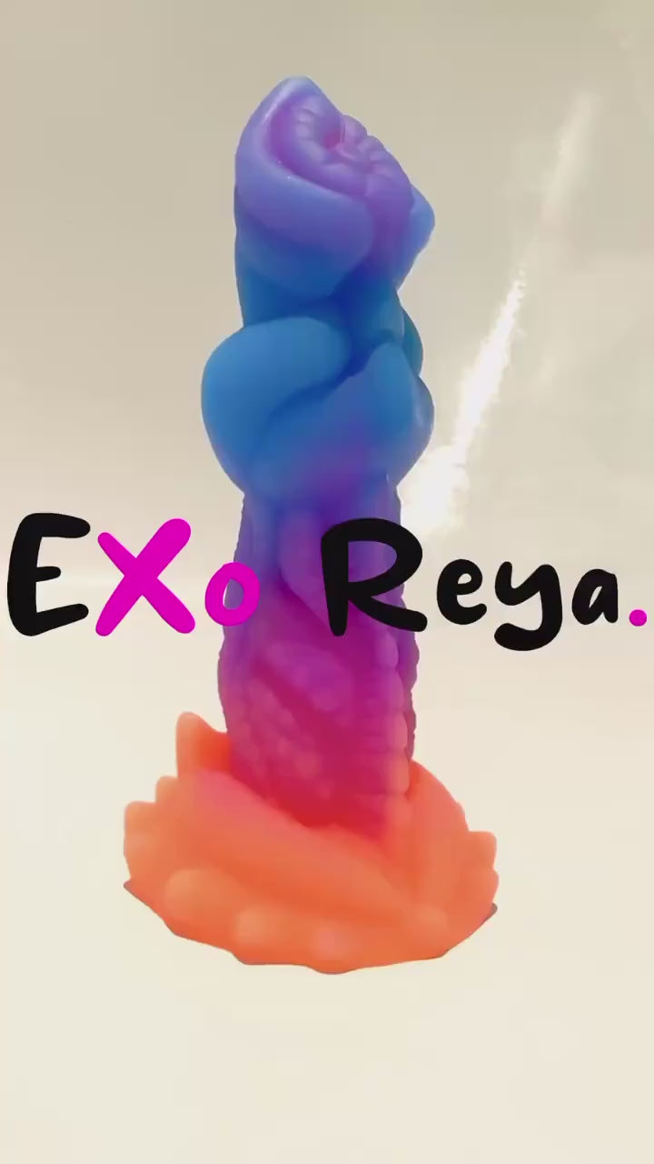 Alien fantasy dildo with big knot and beautiful detailed head